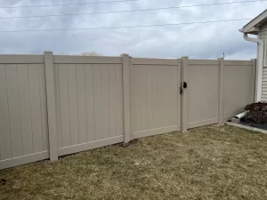 Milwaukee Privacy Fence vinyl privacy 300x225